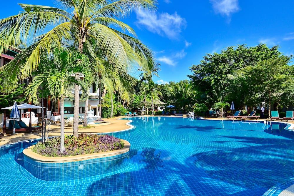 حوض السباحة صورة