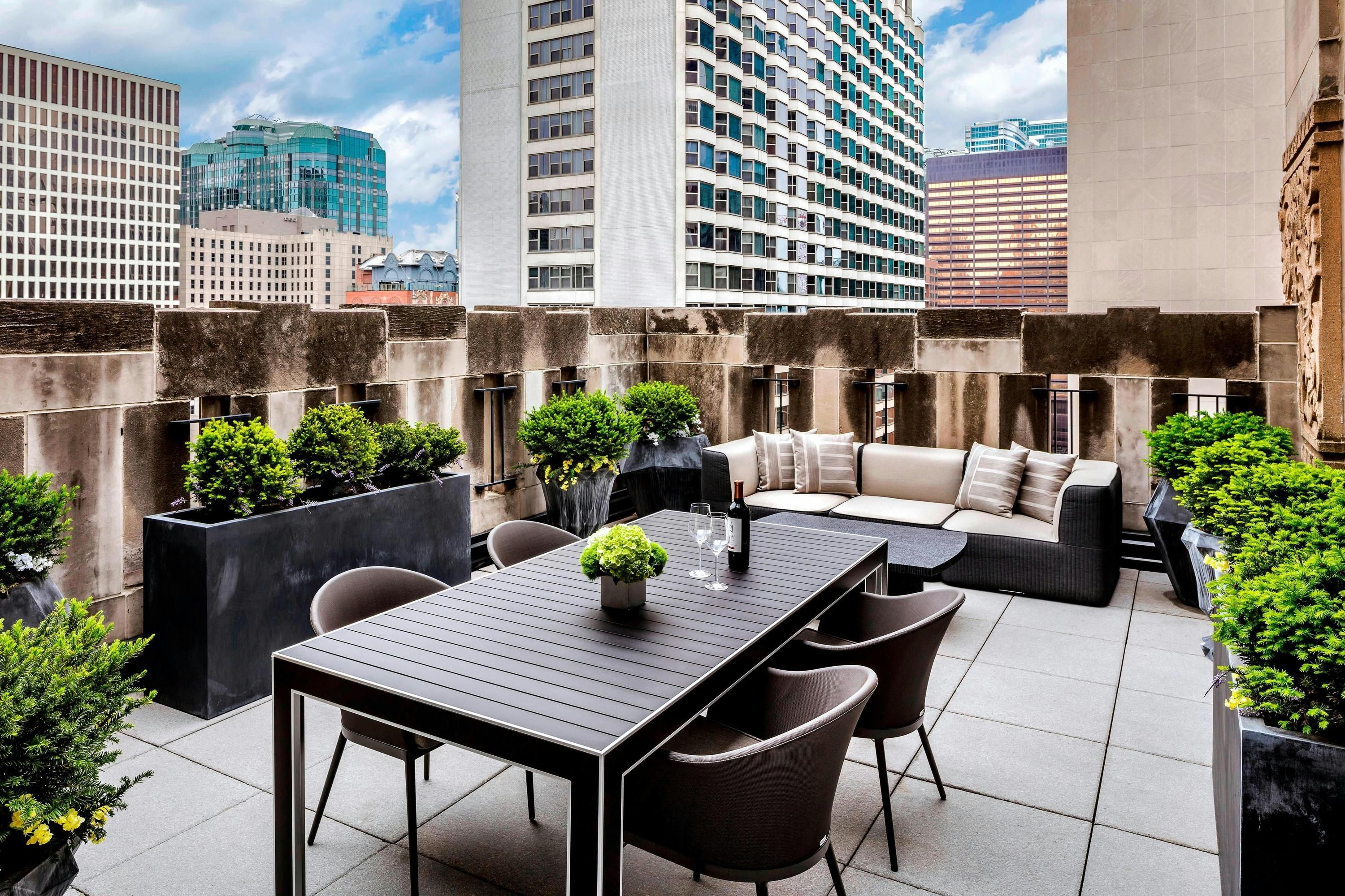 شرفة مرصوفة