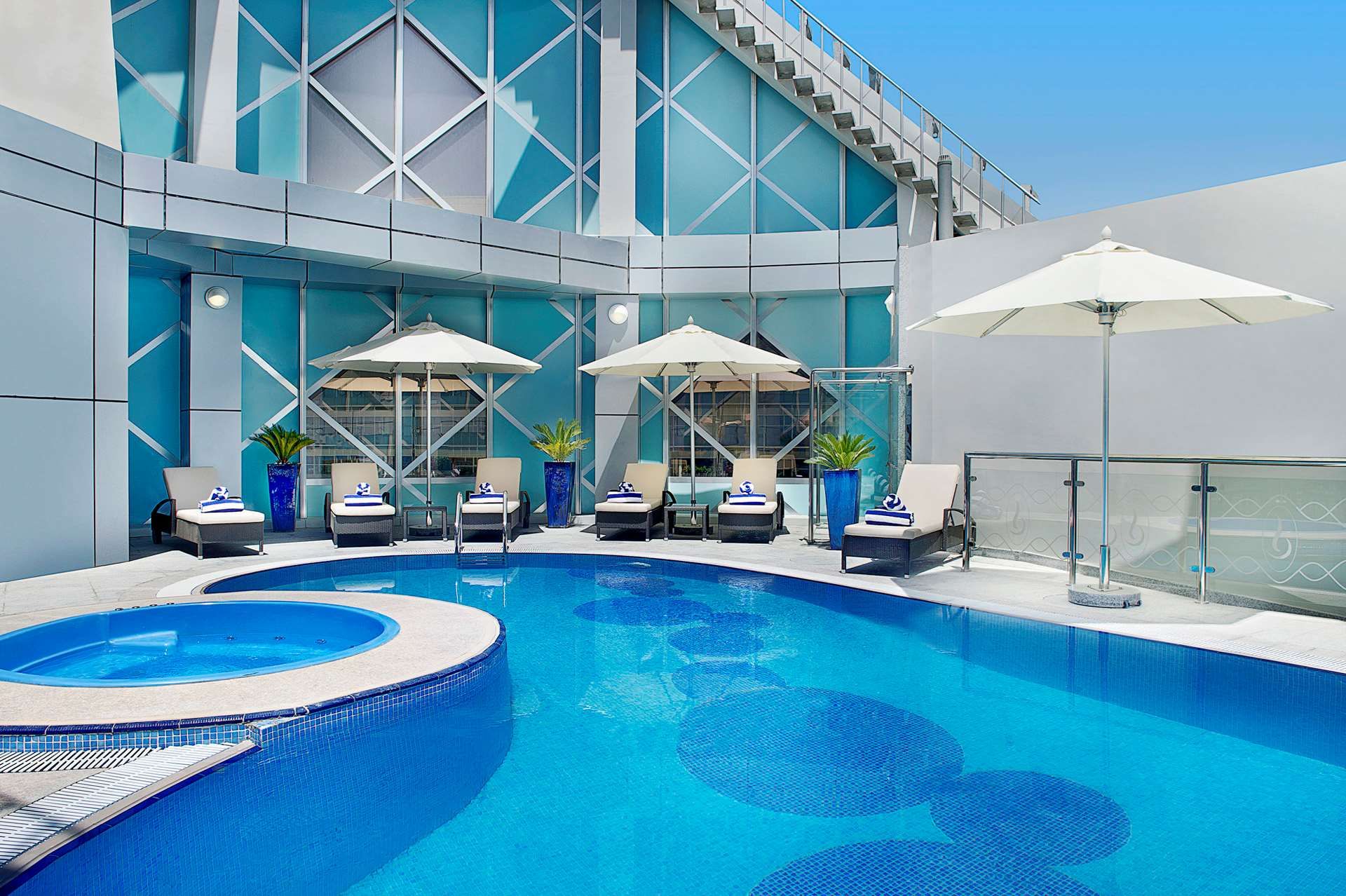 حوض السباحة صورة