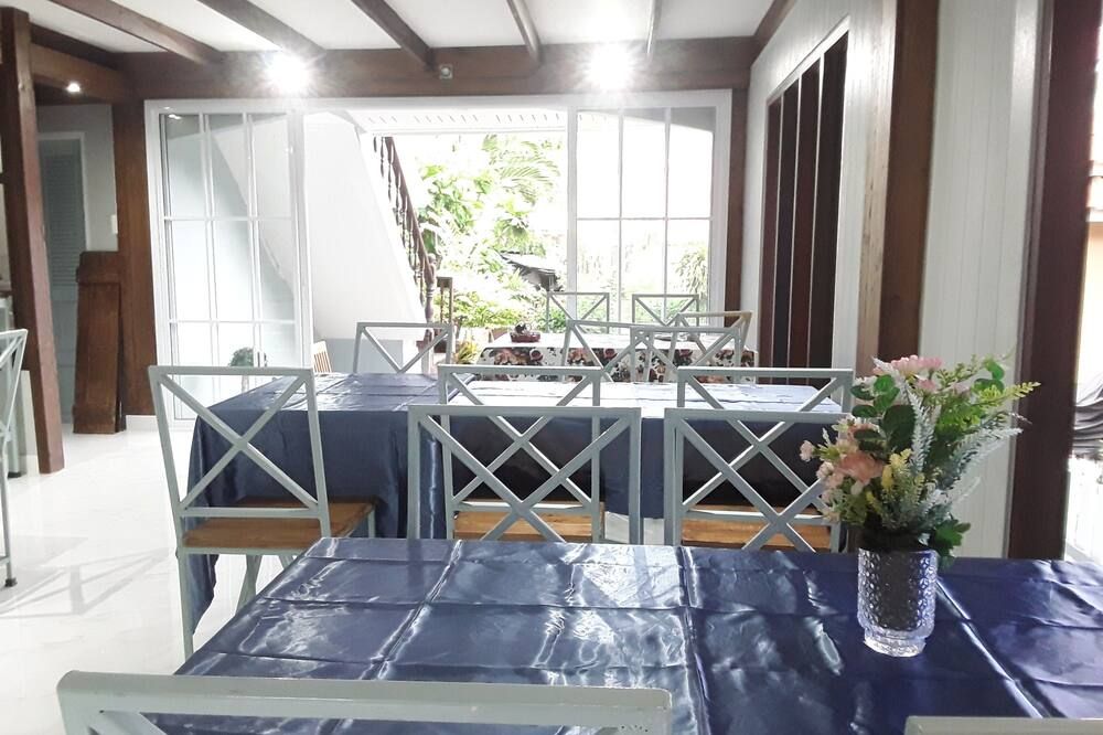 غرفة طعام صورة