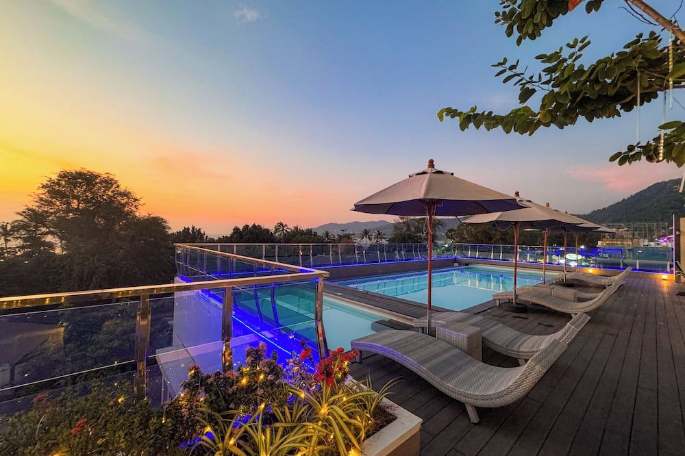 حوض السباحة صورة