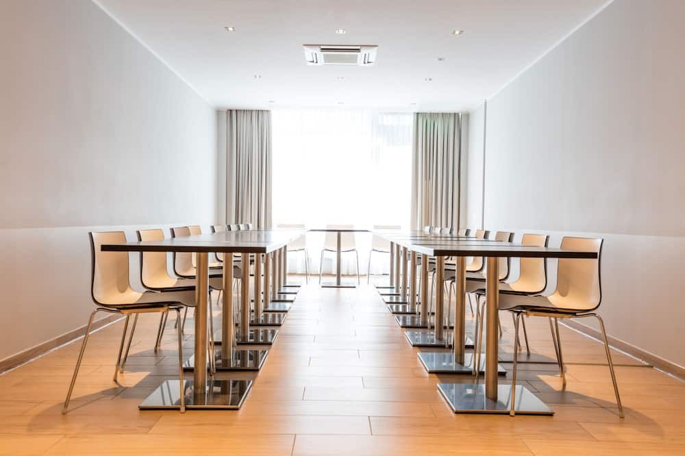 غرفة الاجتماعات