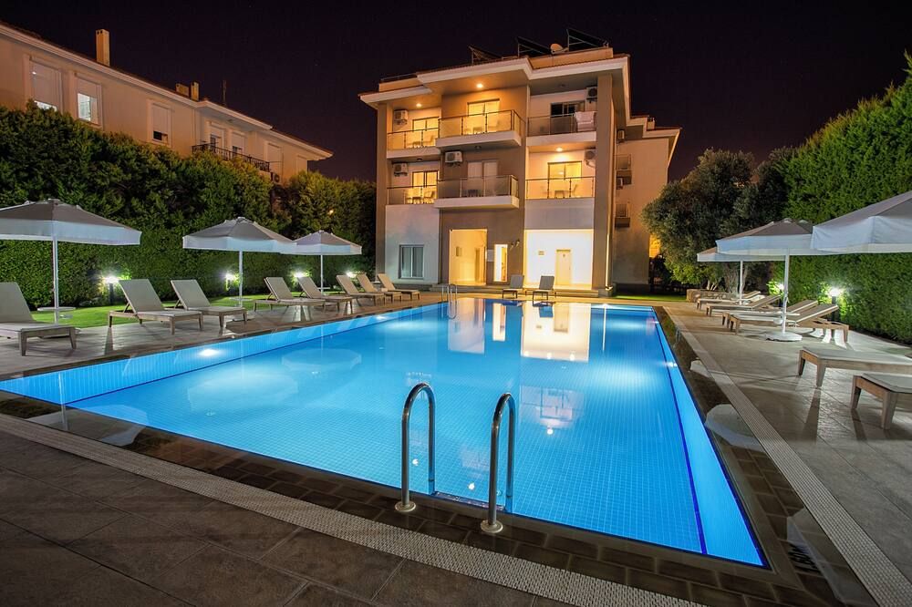 حوض السباحة صورة
