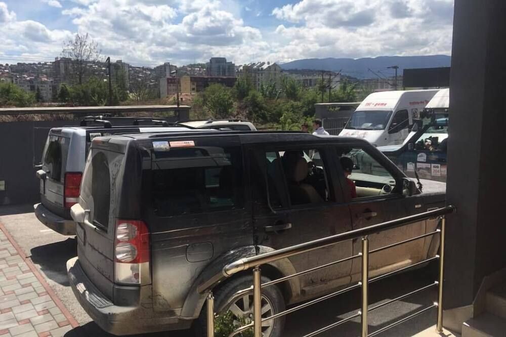 موقف سيارات