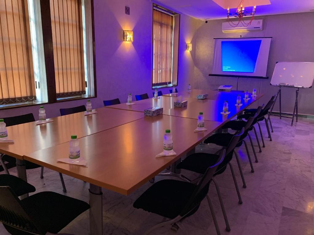 غرفة الاجتماعات