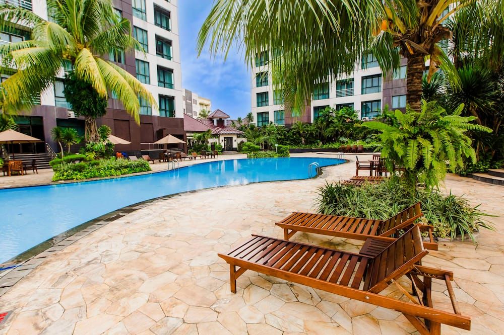 حوض السباحة