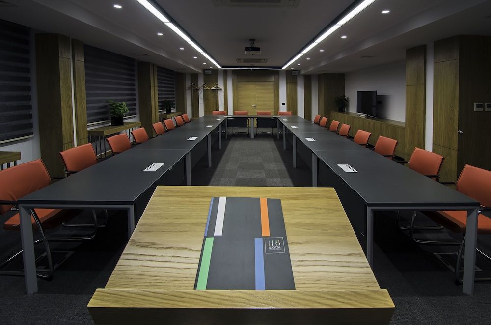 غرفة الاجتماعات