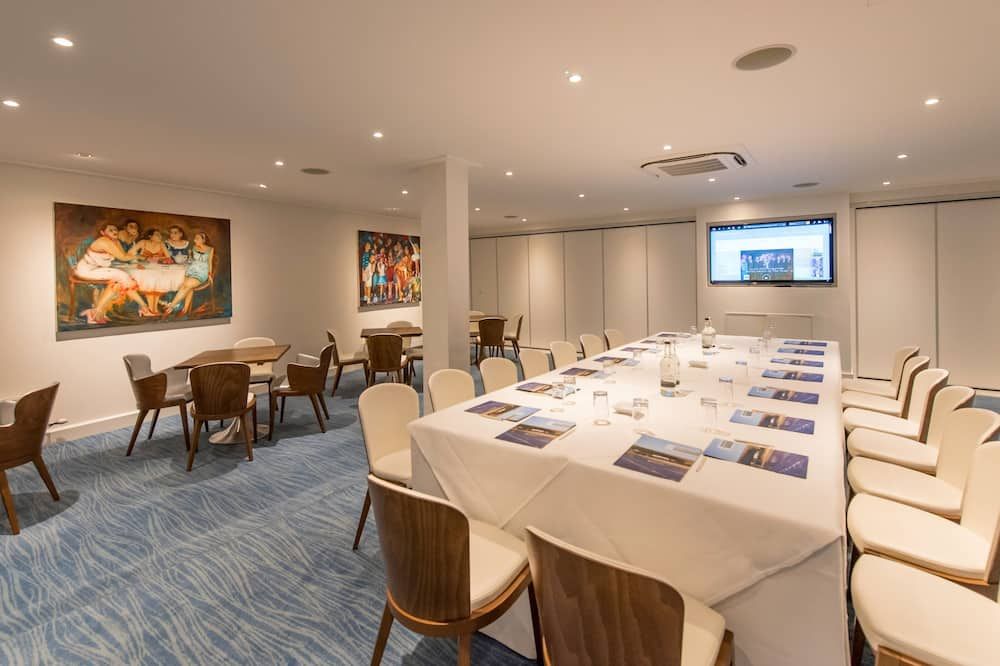 غرفة الاجتماعات