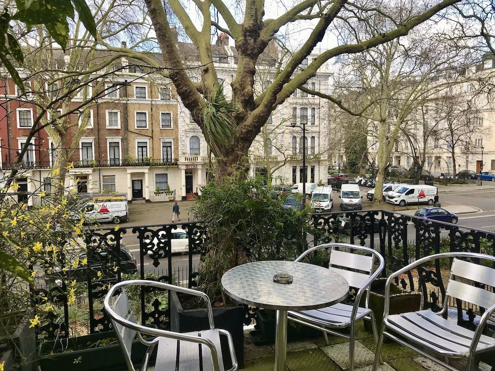 شرفة مرصوفة