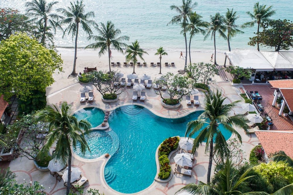 حوض السباحة