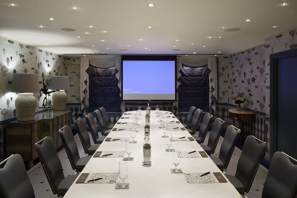 غرفة الاجتماعات