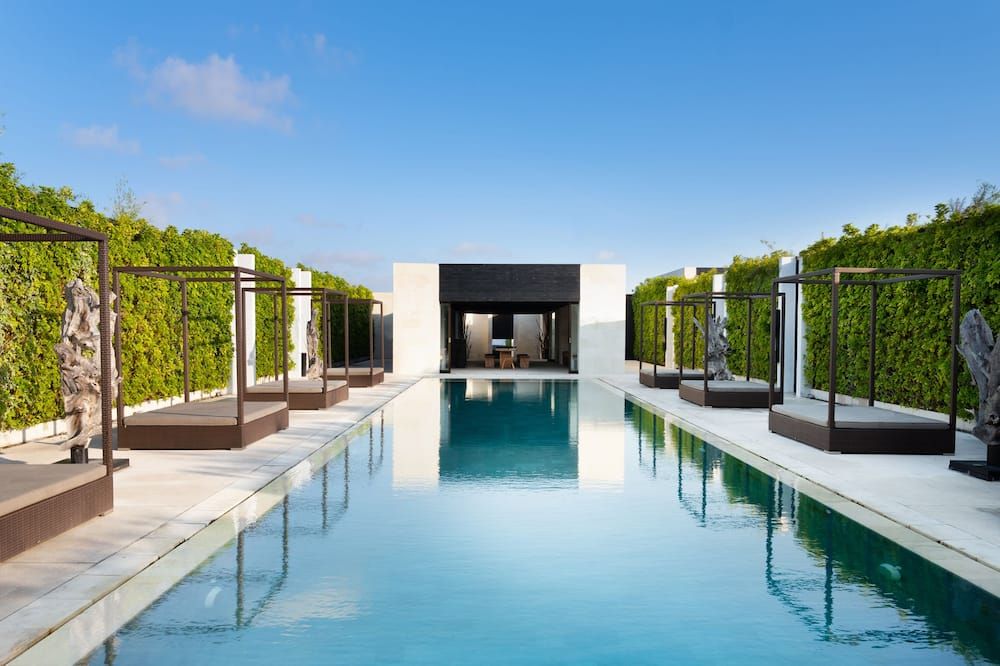 حوض السباحة صورة