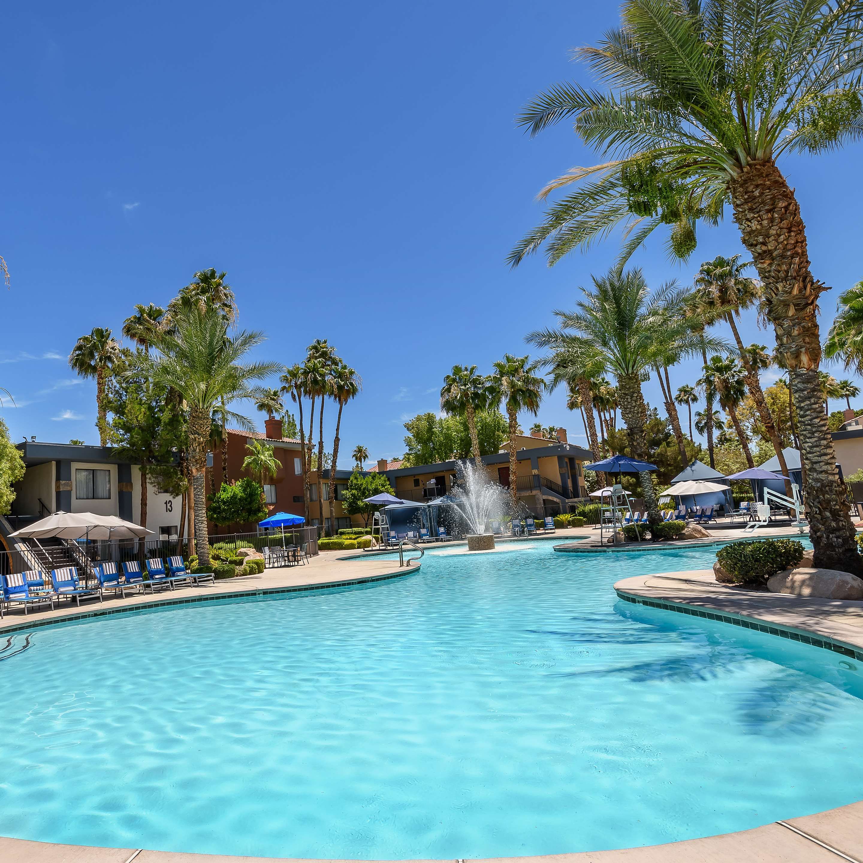 حوض السباحة صورة