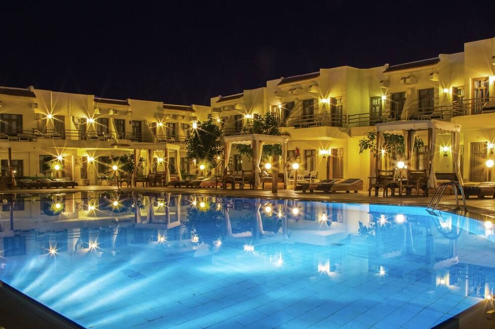 حوض السباحة صورة