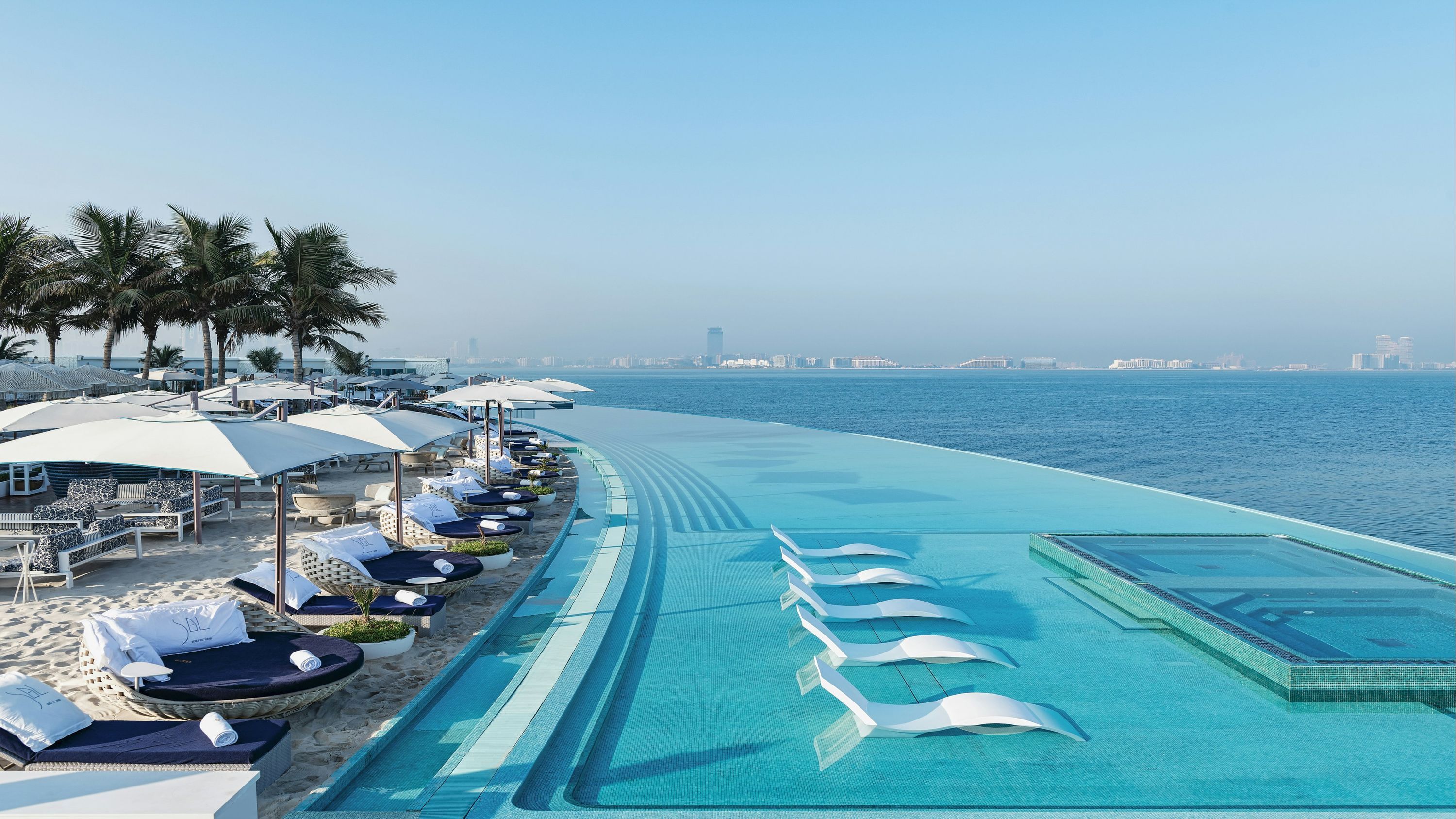 حوض السباحة صورة