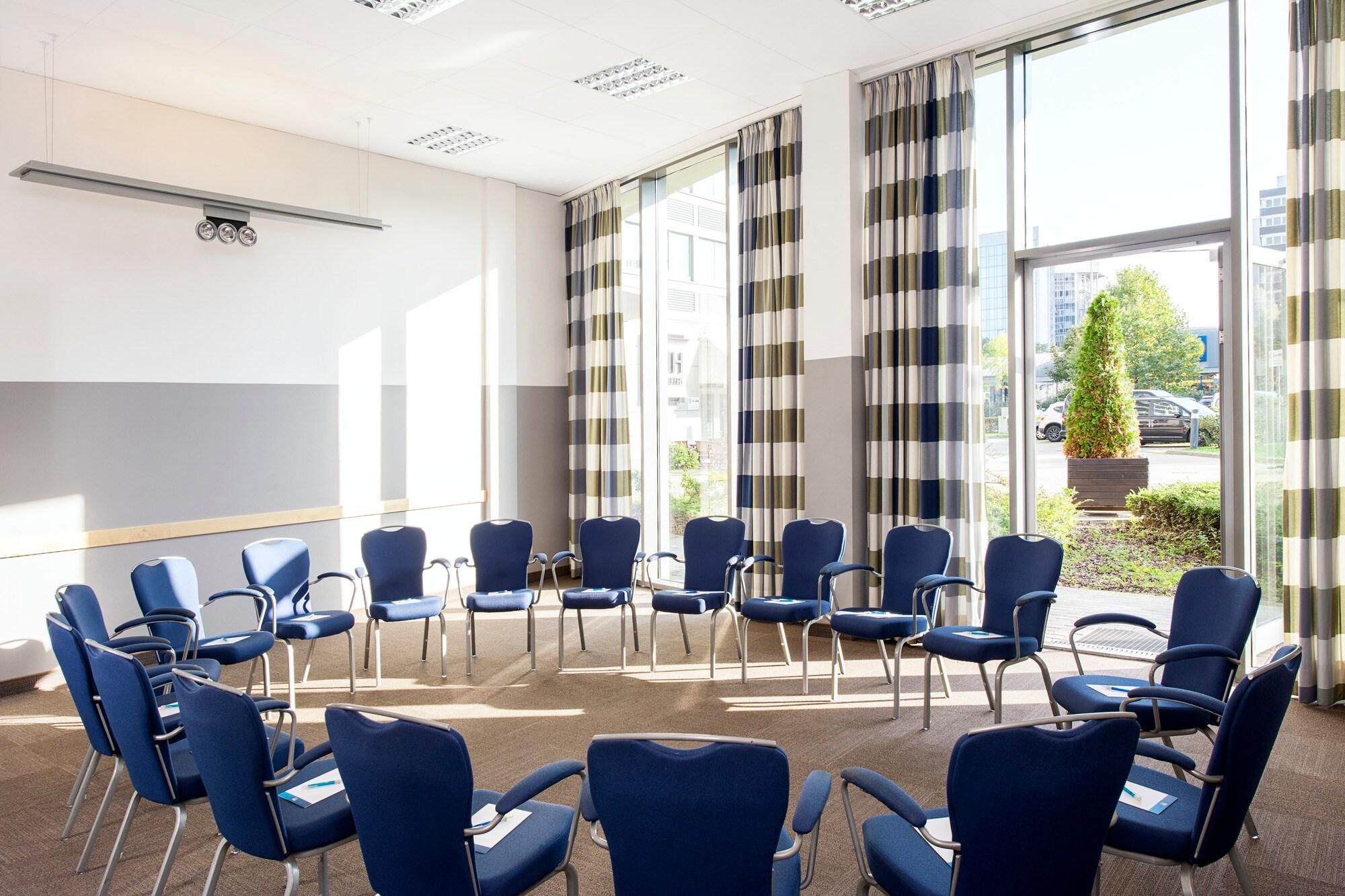 غرفة الاجتماعات