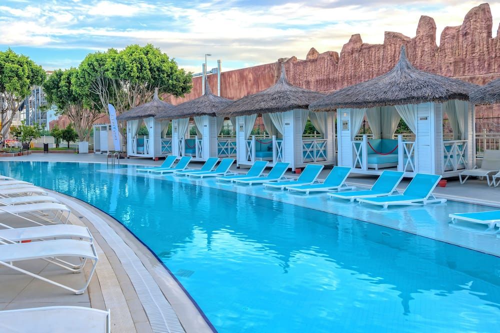 حوض السباحة صورة