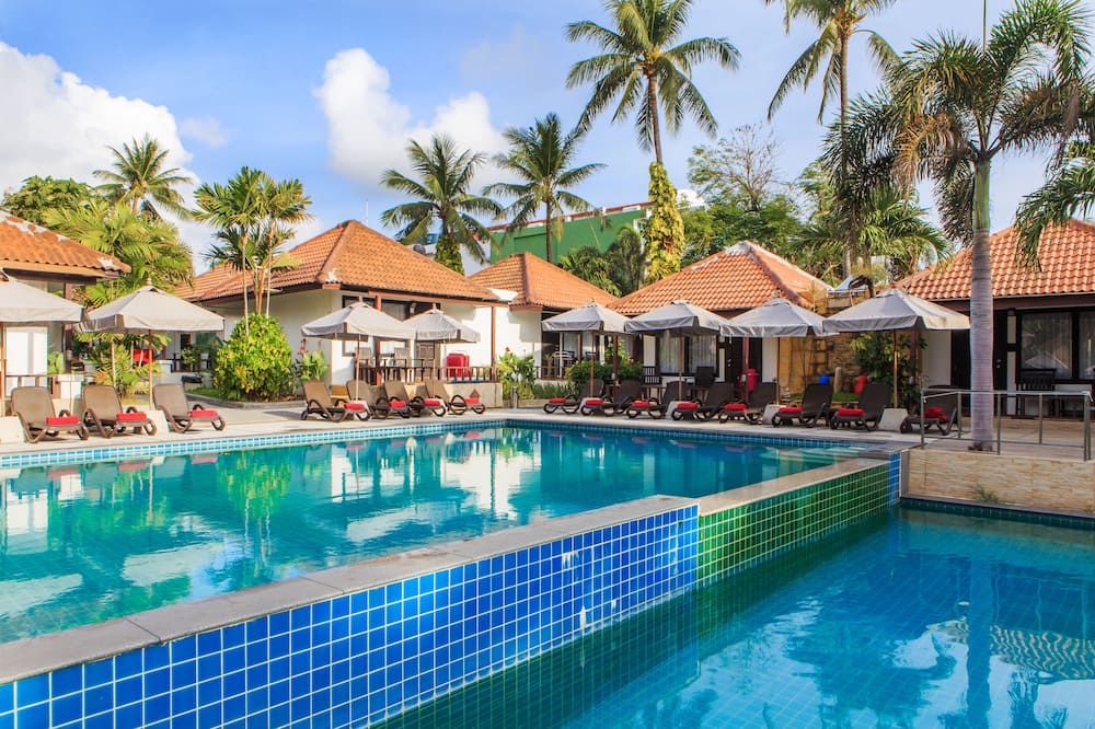 حوض السباحة