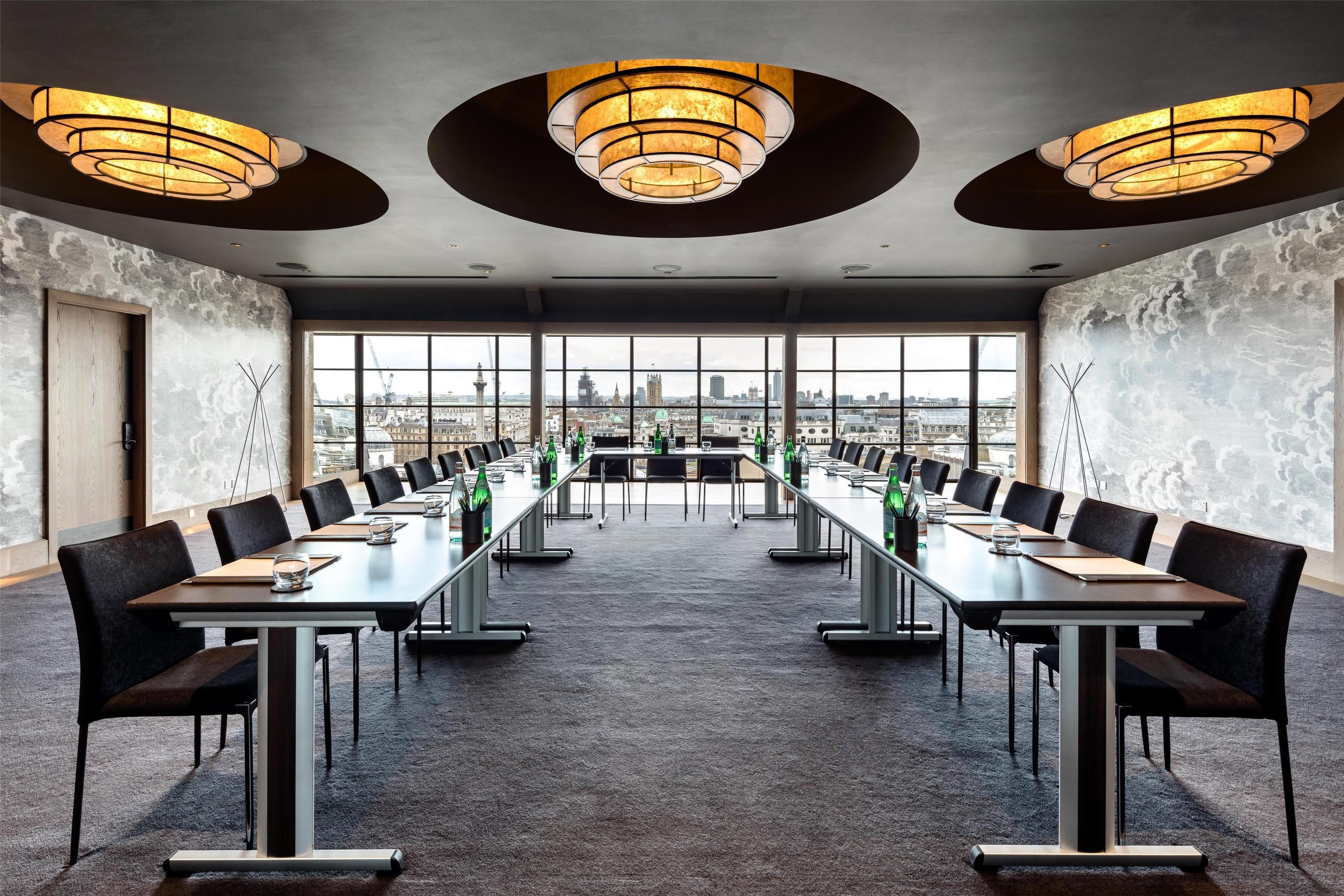 غرفة الاجتماعات