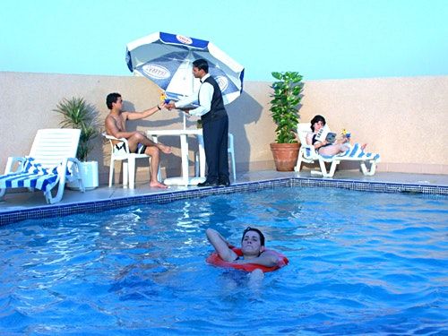 حوض السباحة