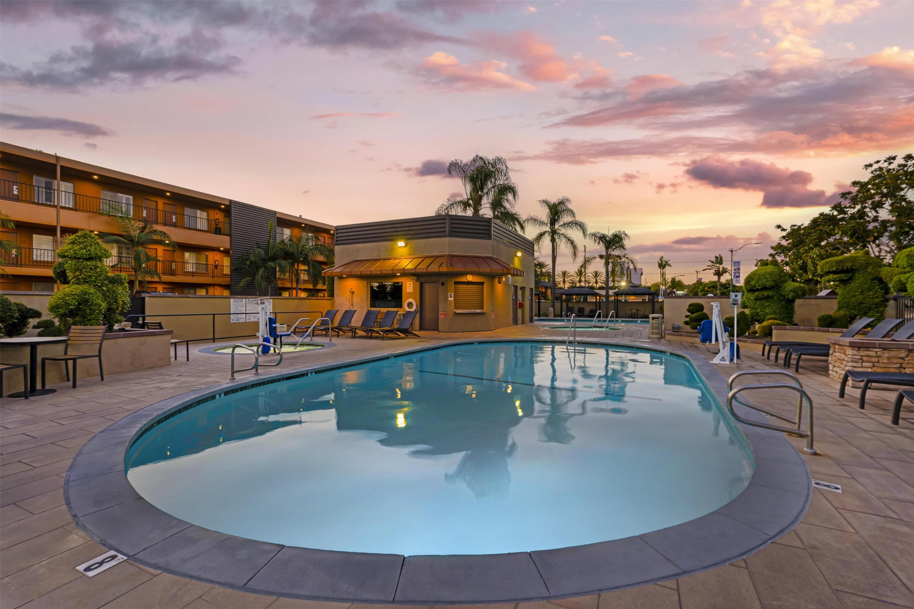 حوض السباحة صورة