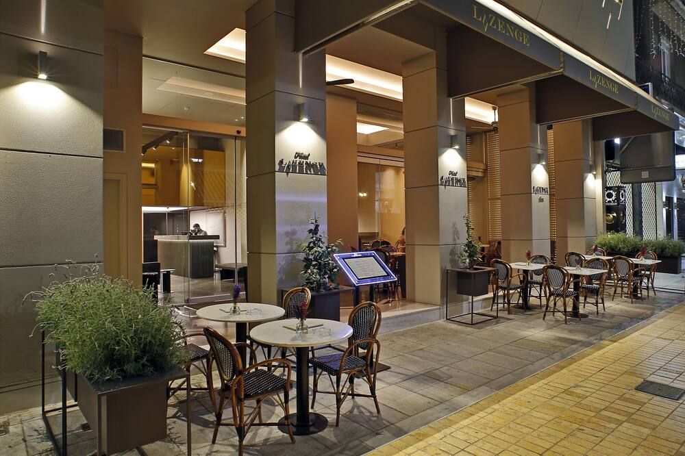 شرفة مرصوفة