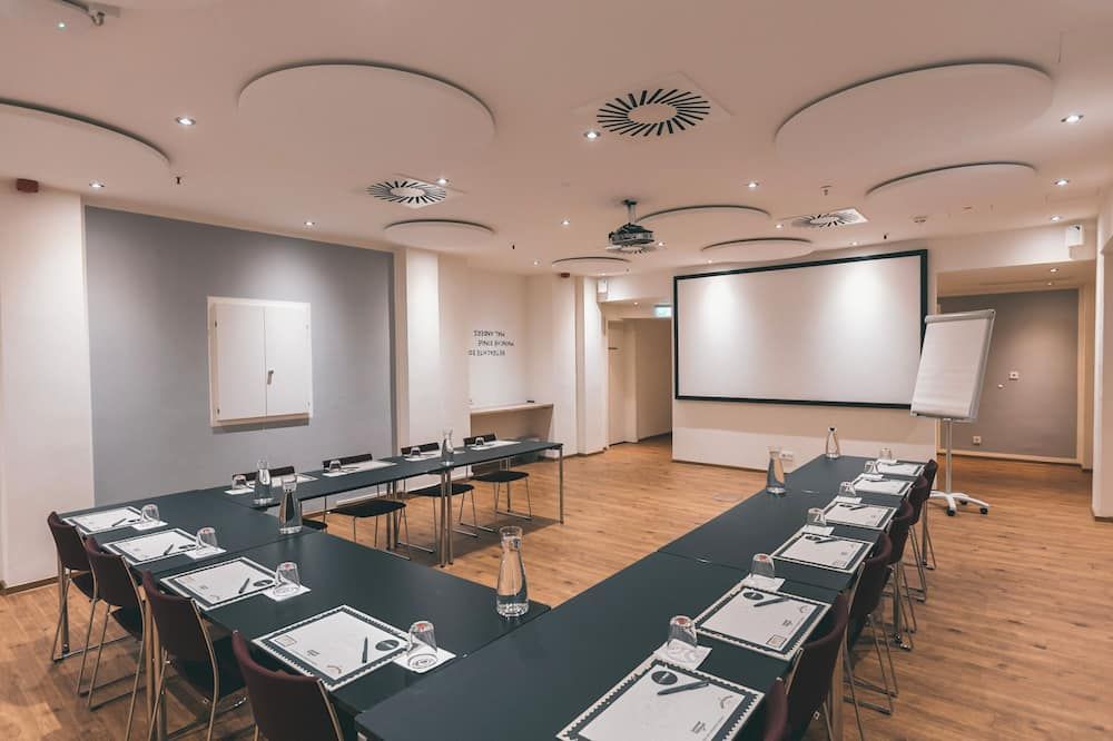 غرفة الاجتماعات