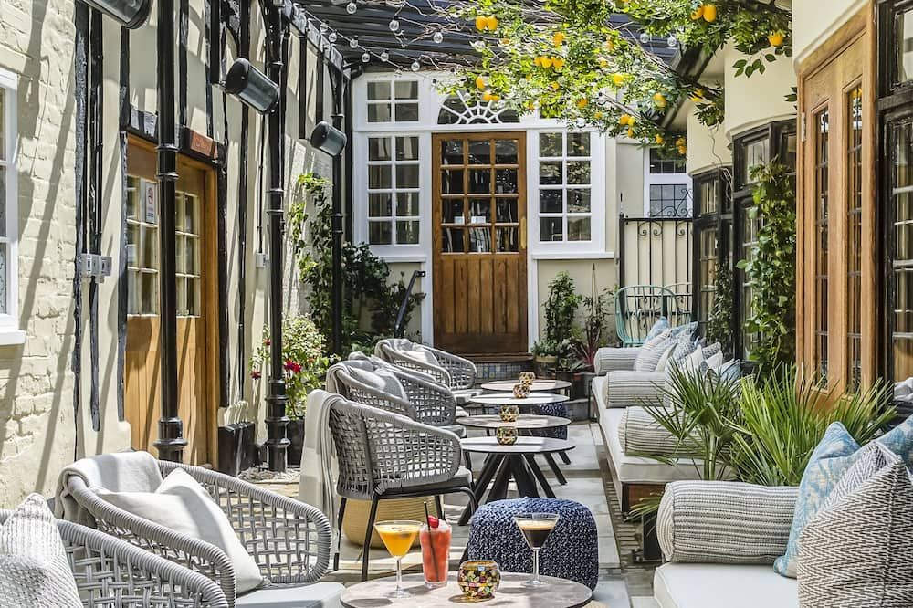 شرفة مرصوفة