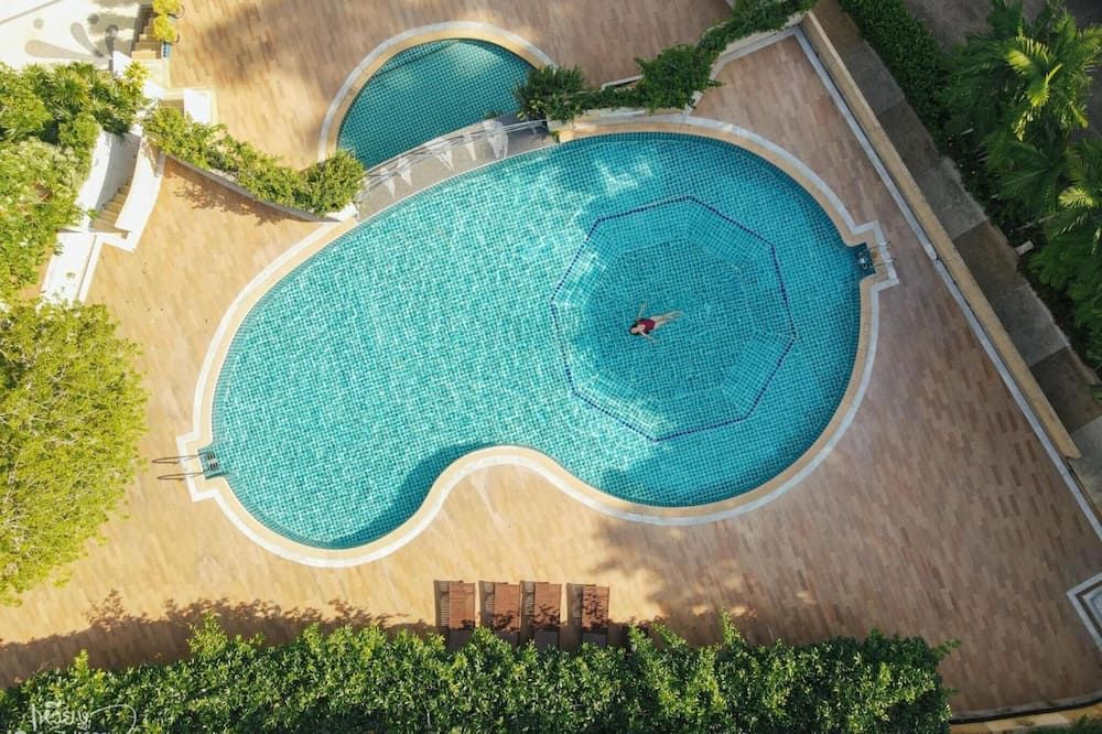 حوض السباحة صورة