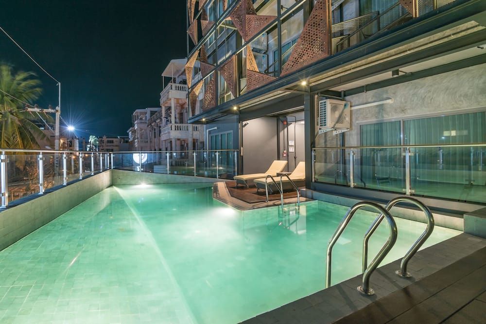 حوض السباحة صورة