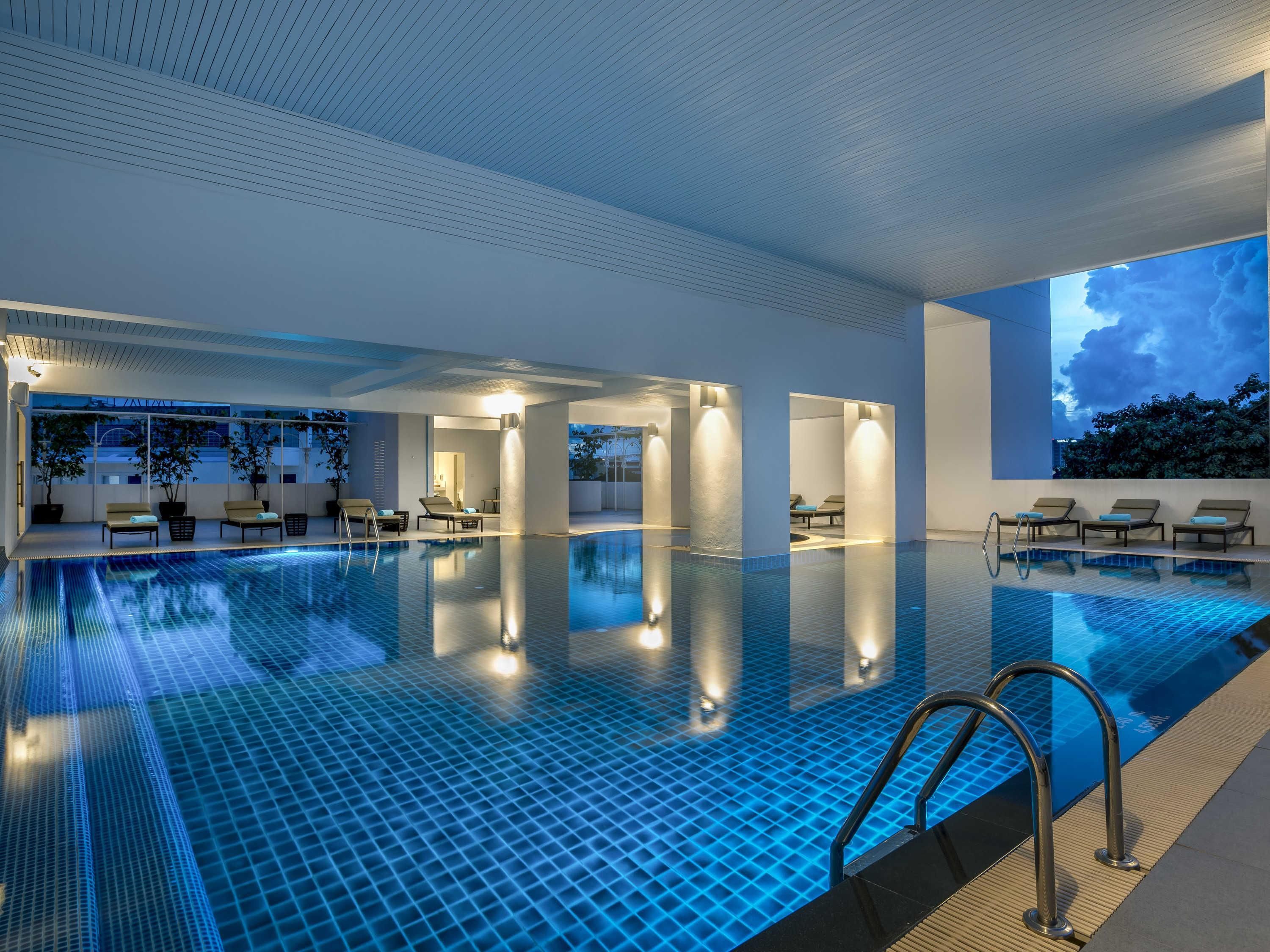 حوض السباحة