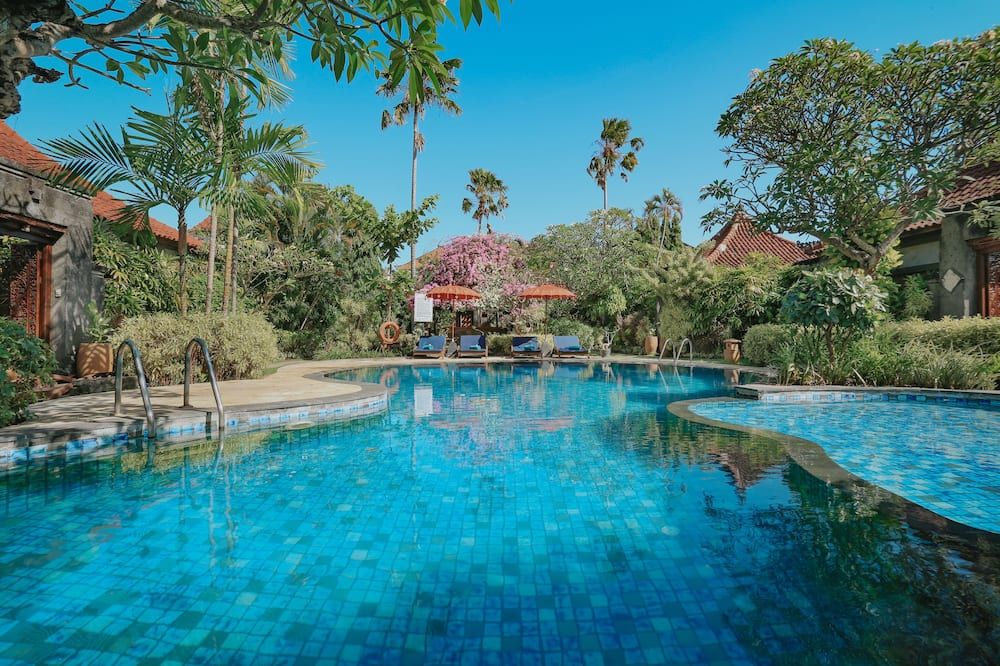 حوض السباحة صورة