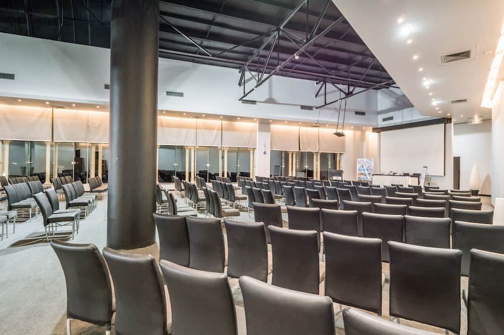 غرفة الاجتماعات