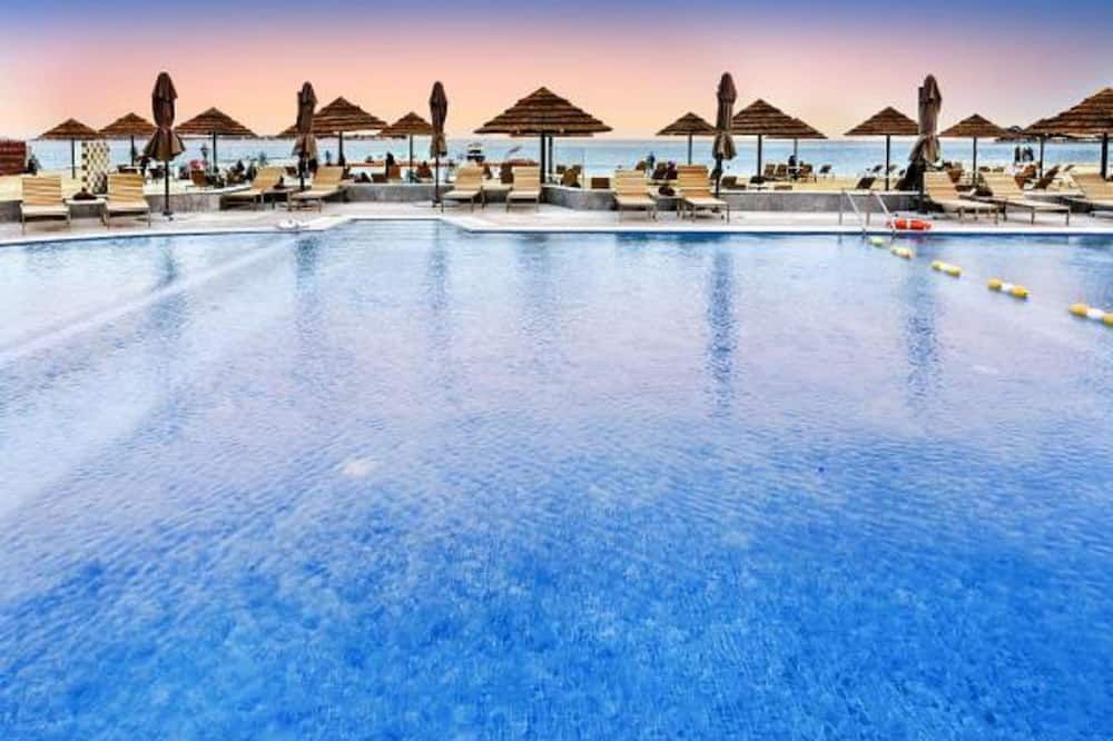 حوض السباحة صورة