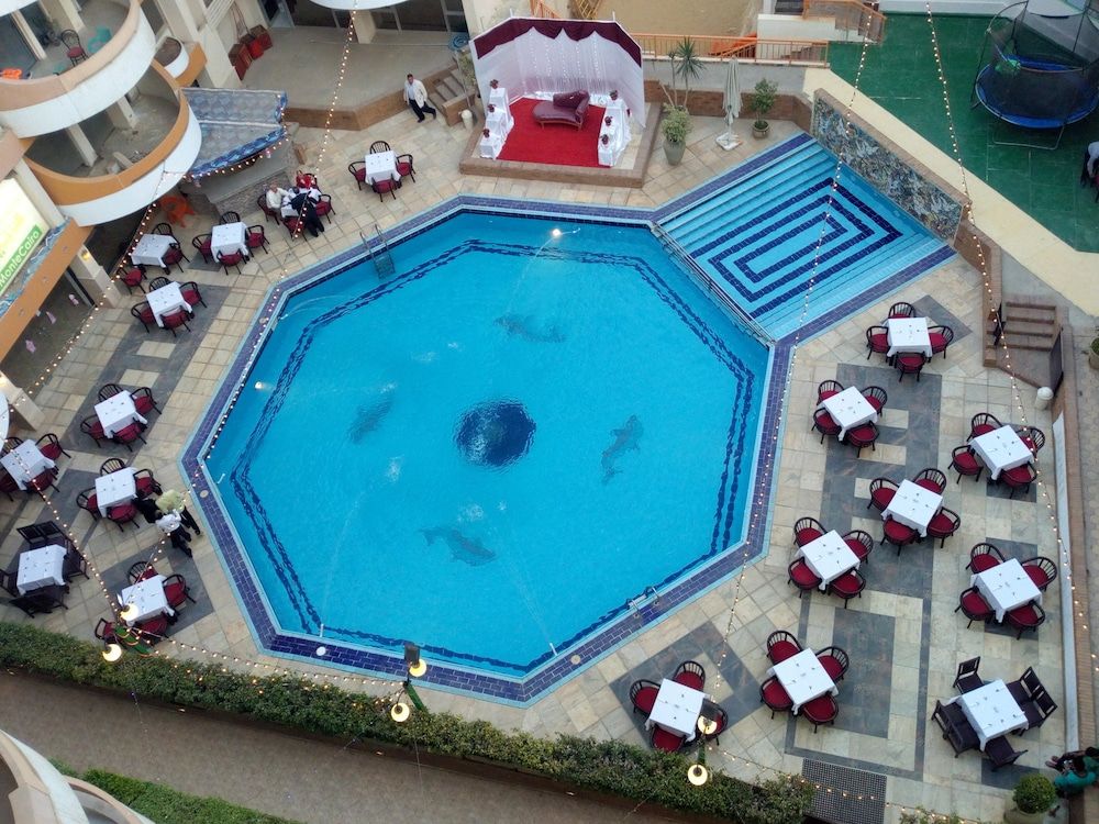 حوض السباحة صورة