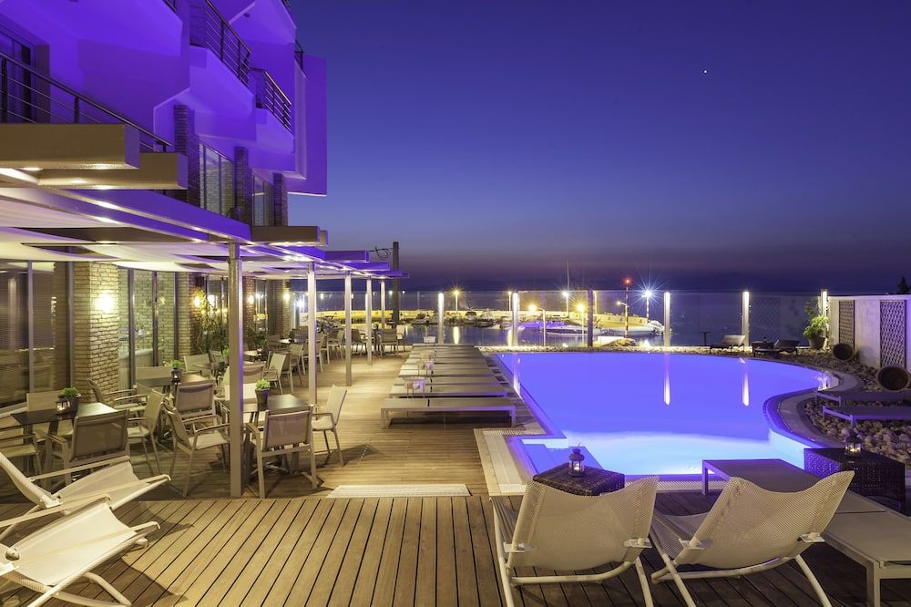 حوض السباحة صورة