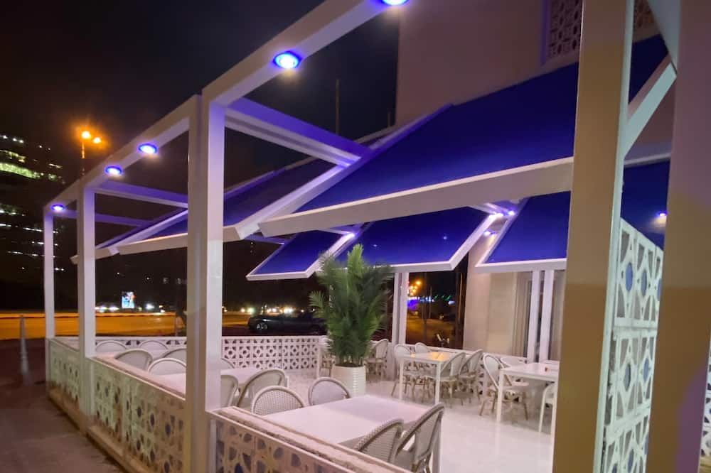 شرفة مرصوفة