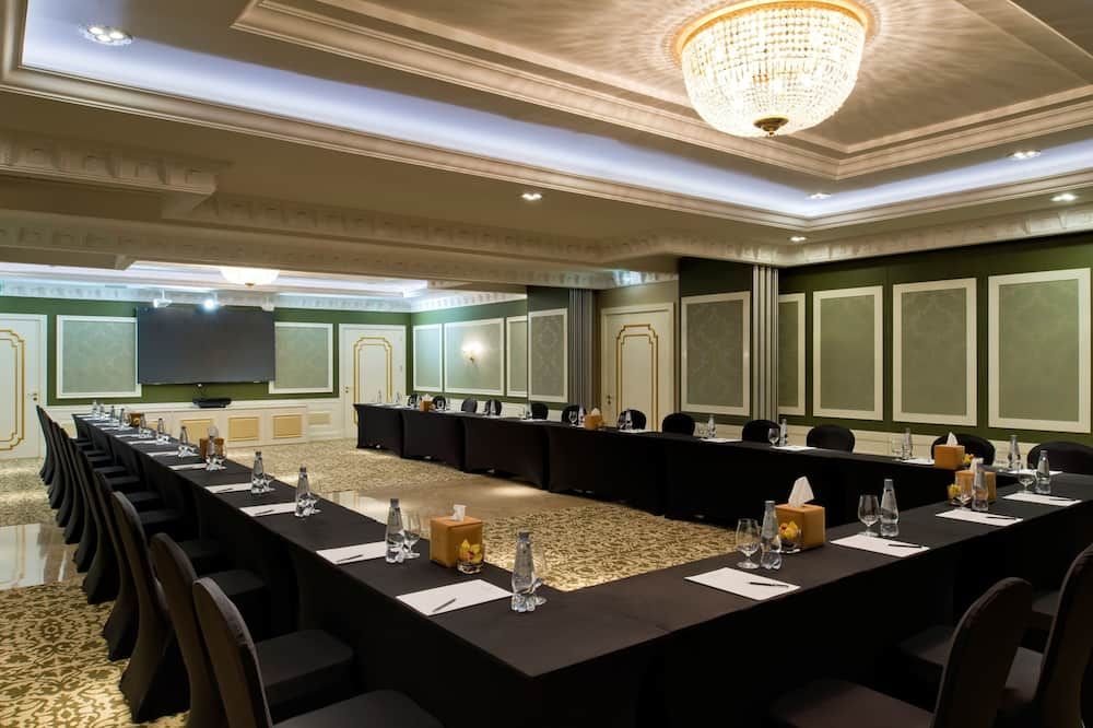 غرفة الاجتماعات