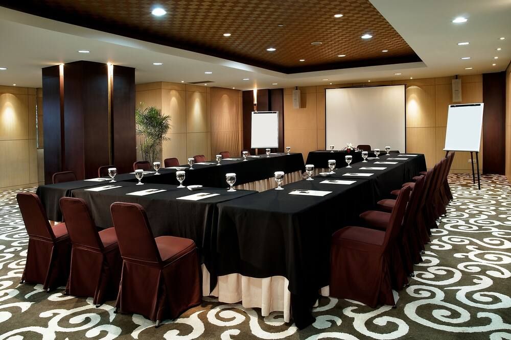 غرفة الاجتماعات