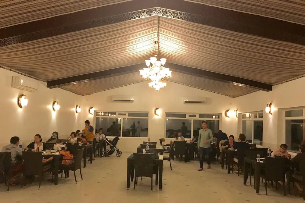 مطعم