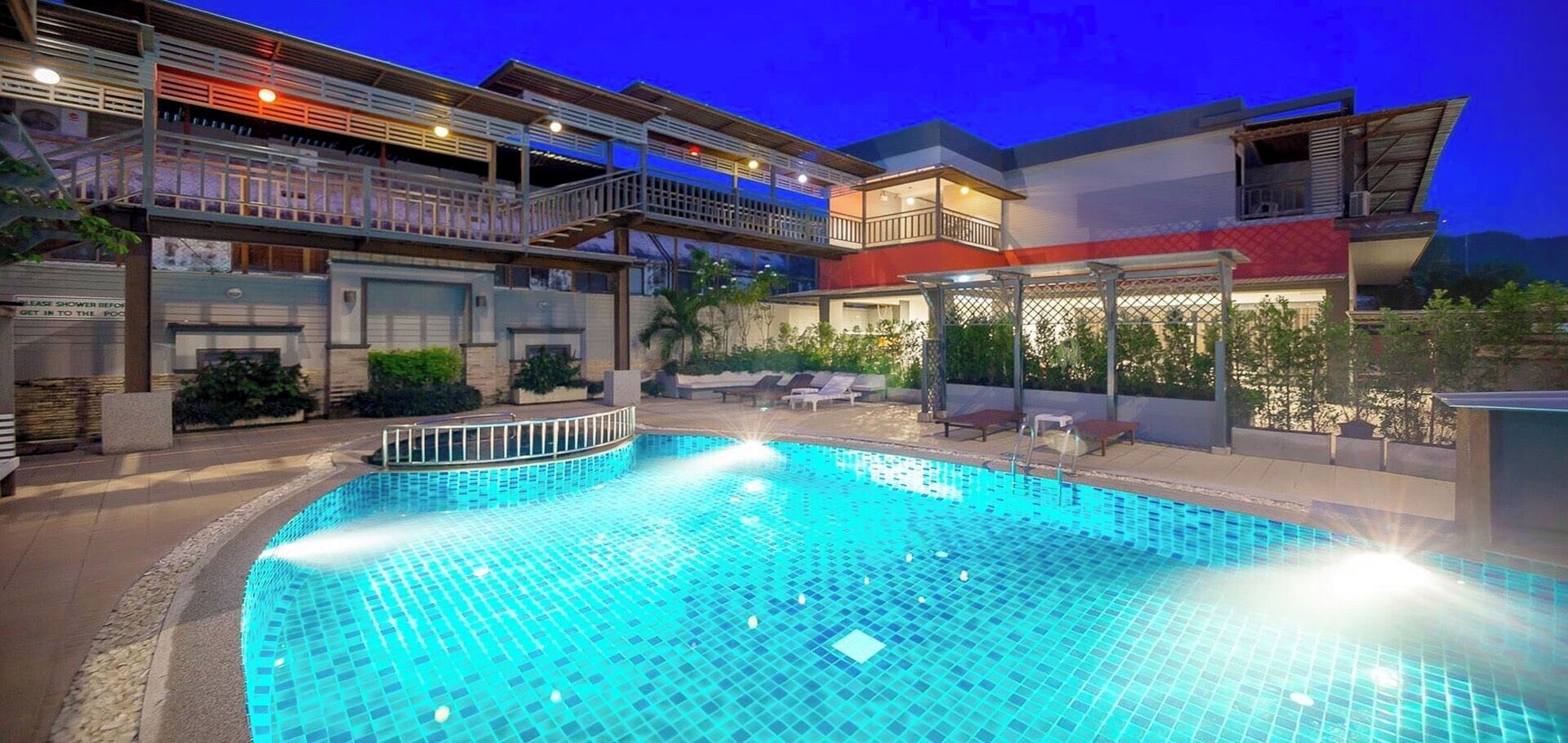 حوض السباحة صورة