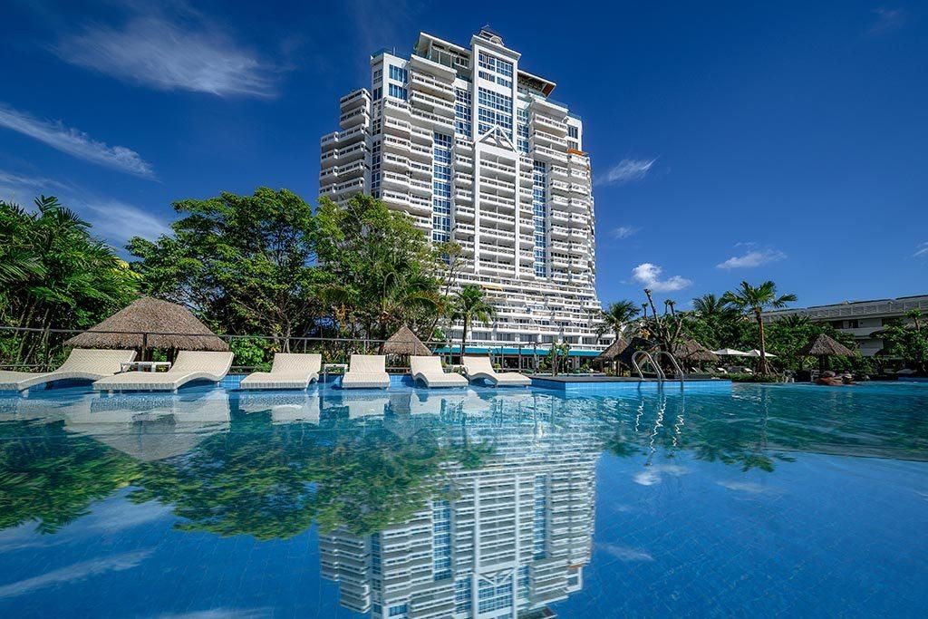 حوض السباحة