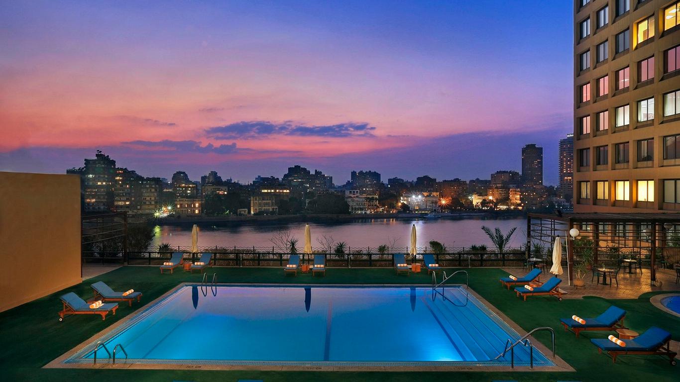 هيلتون القاهرة للشقق الفندقية بمركز التجارة العالمي