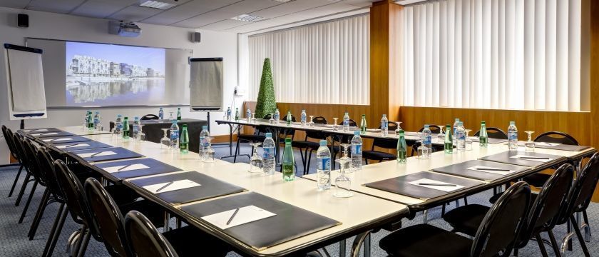 غرفة الاجتماعات