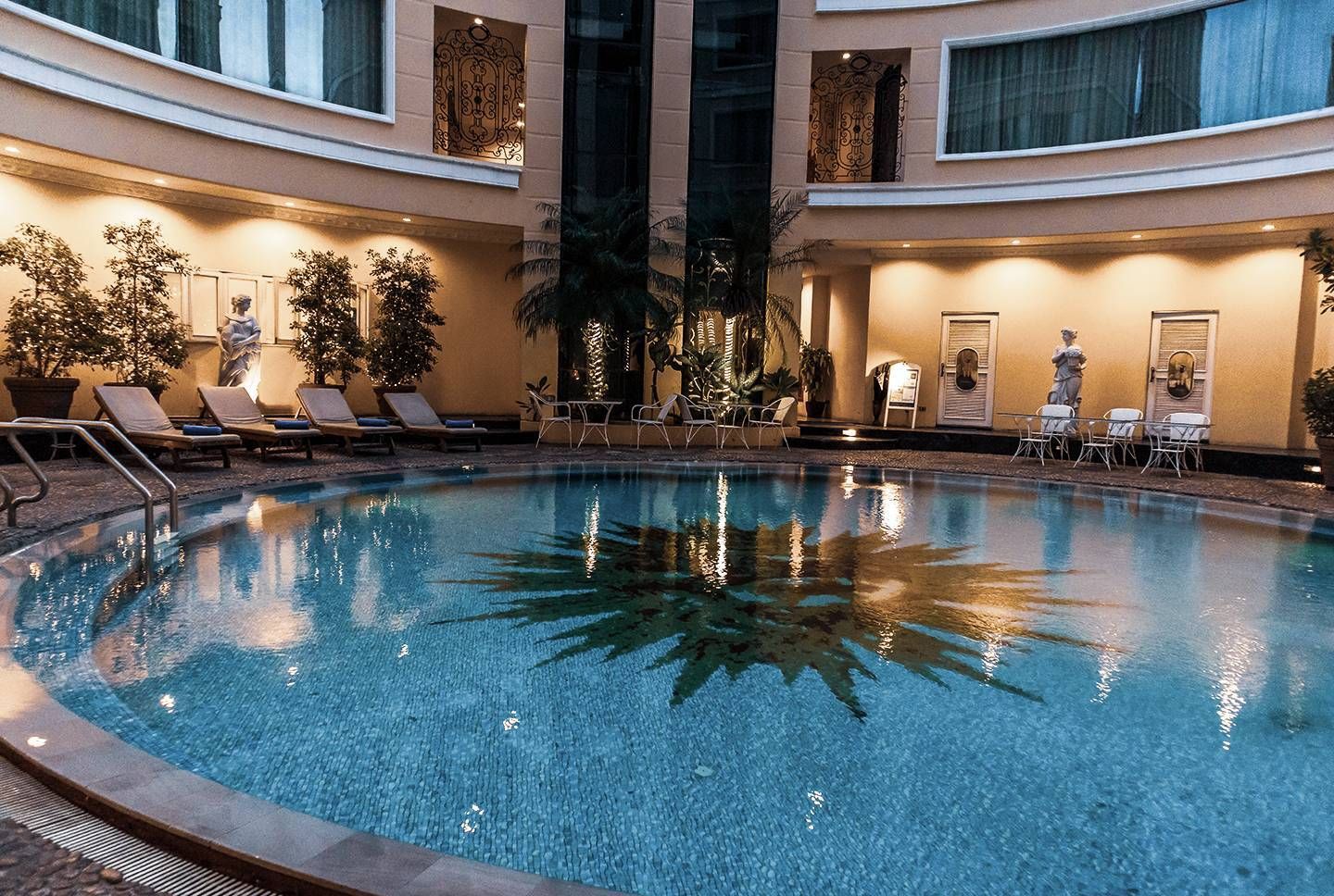 حوض السباحة صورة