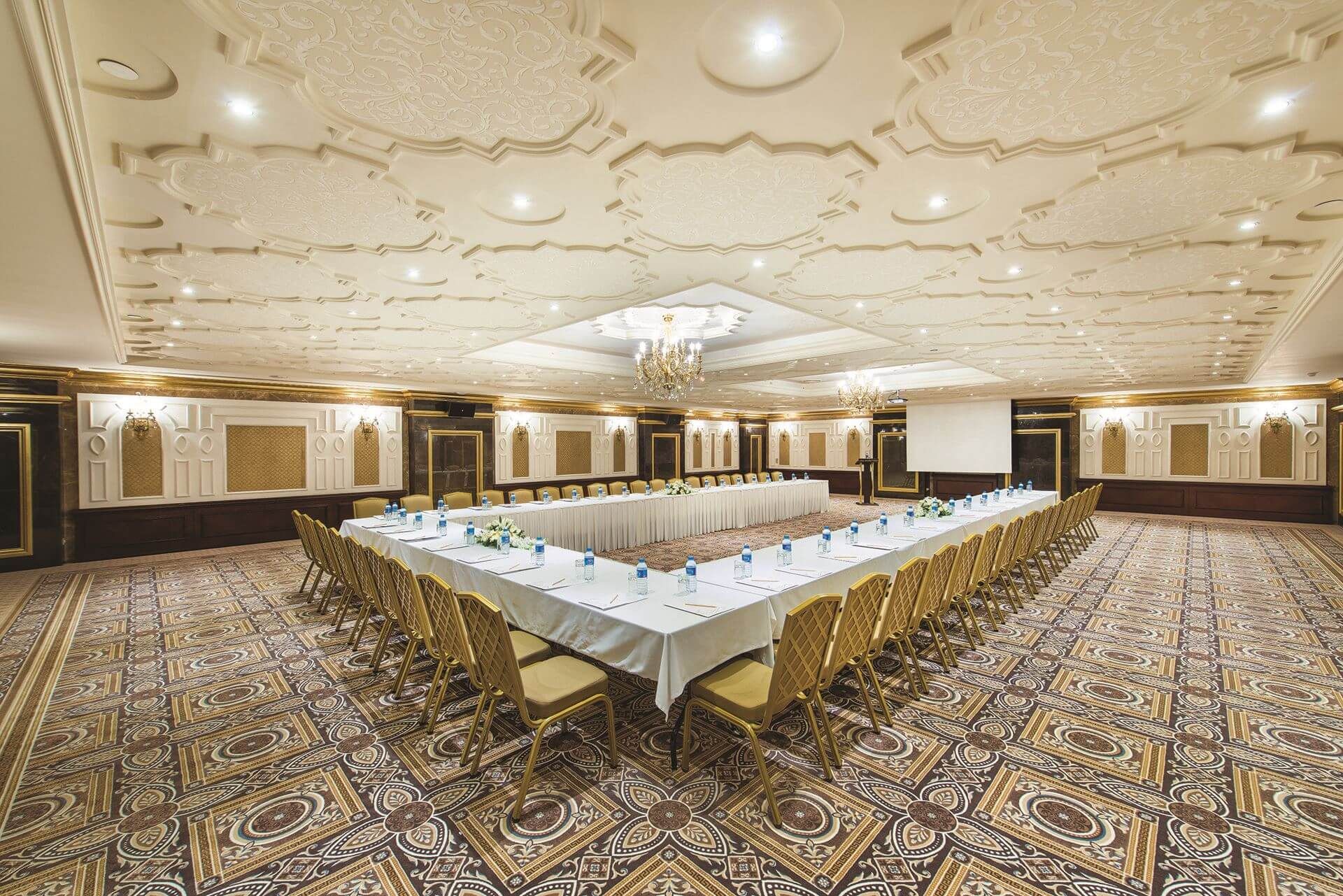 غرفة الاجتماعات