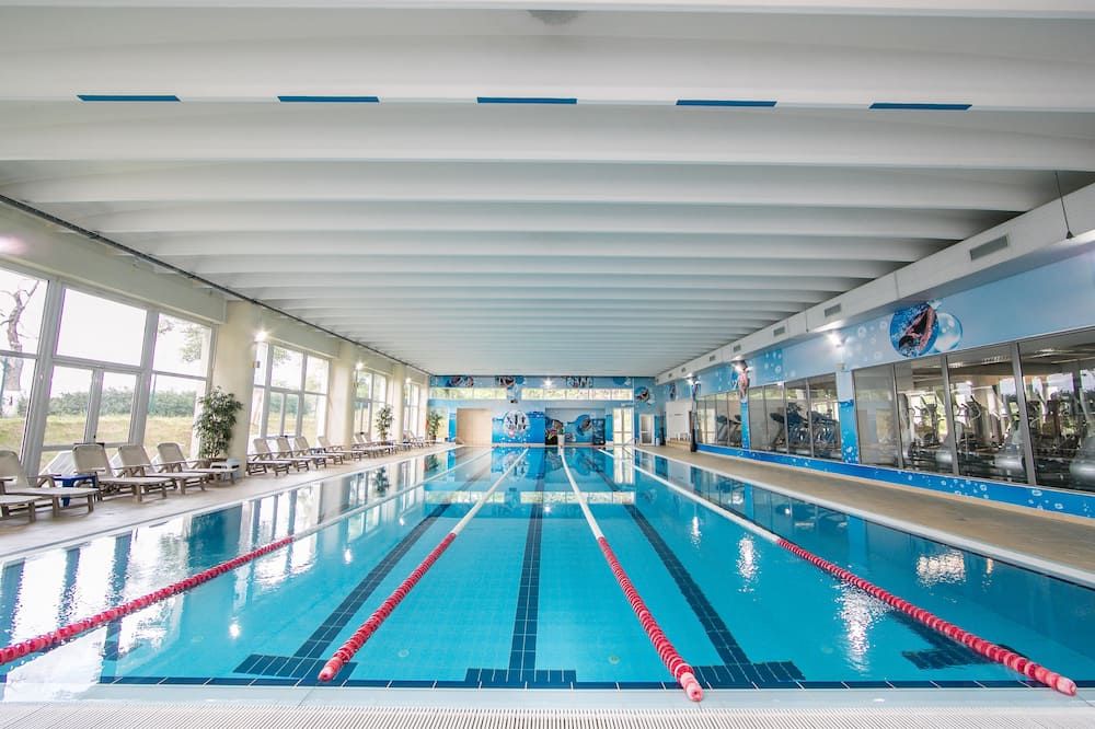 حوض السباحة