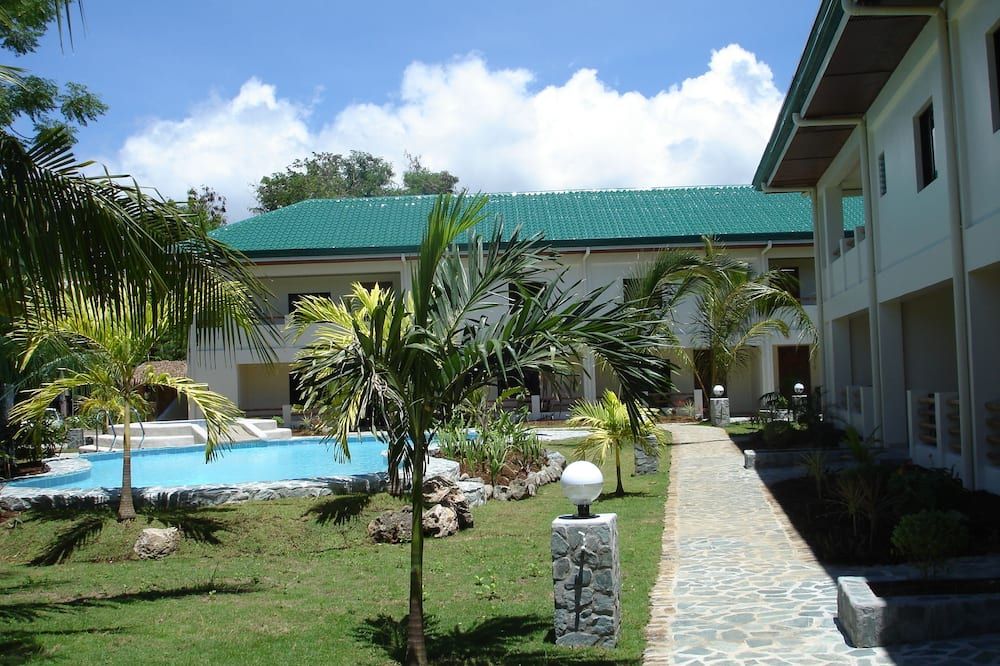 حوض السباحة