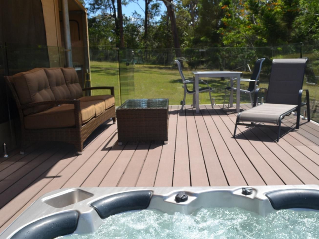 حوض السباحة