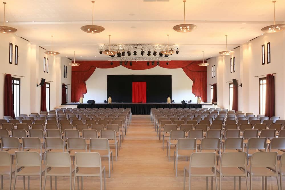 غرفة الاجتماعات